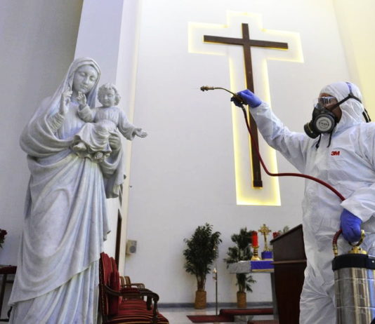 Sprecyzowane terminy przeżycia COVID19 na powierzchni banknotów, odzieży i masek