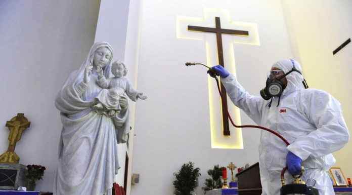 Sprecyzowane terminy przeżycia COVID19 na powierzchni banknotów, odzieży i masek