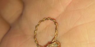 Historia odkrycia po 27 latach zgubionego pierścionka „zaręczynowego”