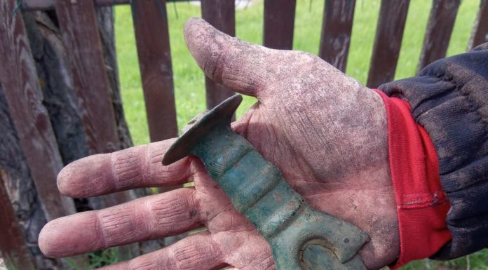 Doskonale zachowany miecz sprzed 3 tys lat odkryty na Słowacji