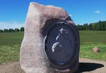 Pomnik od Litwinów trafił na Grunwald (GALERIA)