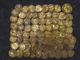 Niewiarygodny skarb złotych dukatów odkryty przypadkowo! (GALERIA)