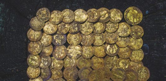 Niewiarygodny skarb złotych dukatów odkryty przypadkowo! (GALERIA)