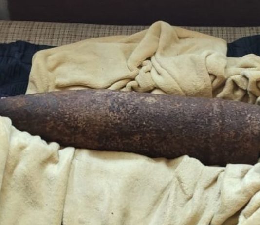 40-latka z Radomia przyniosła do domu z lasu niewybuch