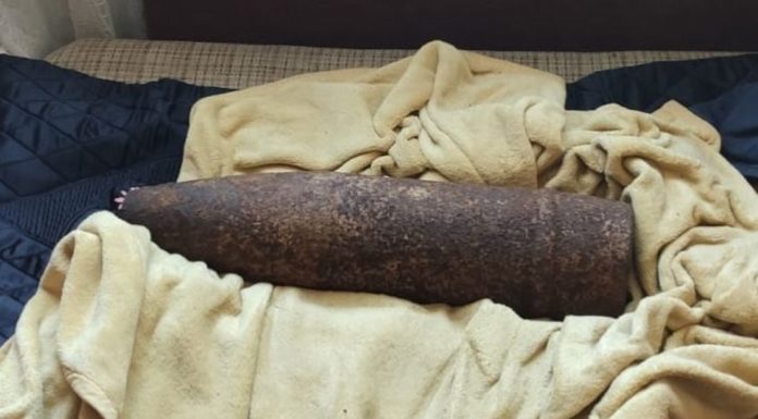 40-latka z Radomia przyniosła do domu z lasu niewybuch