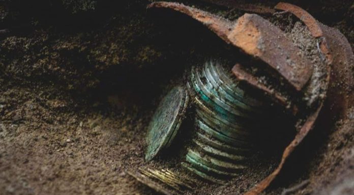 Skarb złotych dukatów z Czech okazuje się jeszcze większy – znaleziono kolejną jego cześć!