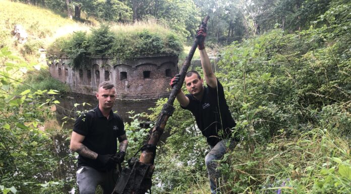 Rzadka armata z II WŚ znaleziona w fosie Fortu Gerharda Włoska przeciwlotnicza armata Scotti 20 mm