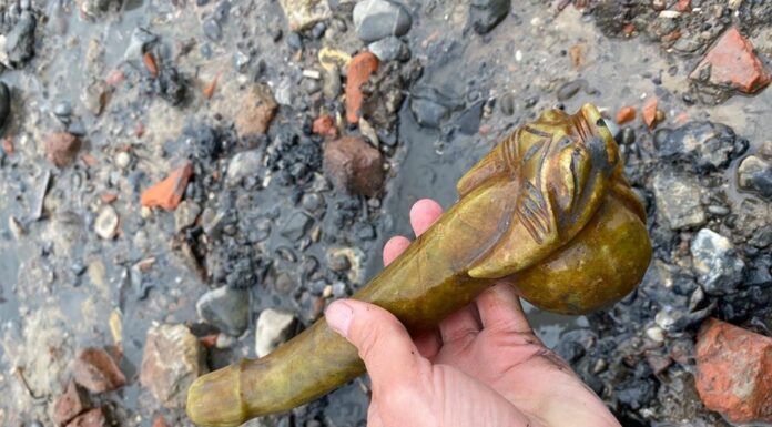 Jadeitowy „chiński smok” znad Tamizy