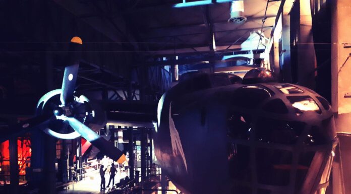 Historia Liberatora z muzeum Powstania Warszawskiego (GALERIA) samolot Liberator B-24 w Muzeum Powstania Warszawskiego