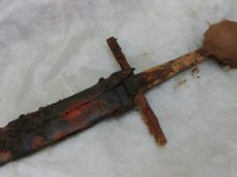 Unikatowy średniowieczny miecz odkryty na dnie Odry! średniowieczny miecz wydobyty z Odry