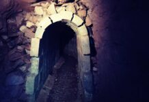 Sztolnia Rycerska w lesie pod miastem Boguszów-Gorce Sztolnia Rycerska wejście Boguszów-Gorce