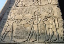 Kapłani w Egipcie często pracowali dorywczo i nie na pełen etat egipski relief