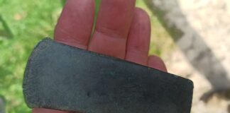 Sensacyjna miedziana siekierka sprzed 6 tys. lat odkryta w Świętokrzyskim siekierka miedziana epoka neolitu