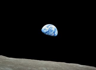 Czy „kosmiczne fabryki leków” są możliwe? zdjęcie ziemi z Apollo8