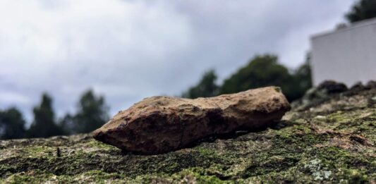 Archeolodzy z Polski zbadali największe jezioro Bornholmu – znaleźli średniowieczne groty i wannę… Grunwald badania średniowieczny grot tulejowy bełtu kuszy