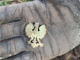 Ślady ciałopalenia zwłok ofiar z 1945 roku w Dolinie Śmierci Polski orzełek wz 27