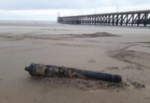 400-letnie działo okrętowe wyrzucone na brzeg przez morze! armata na plaży