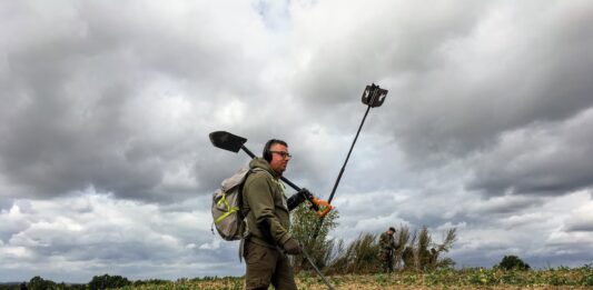 Szkic nowej ustawy dot. poszukiwaczy – sporo zapisów nie do przyjęcia! poszukiwacz wykopki