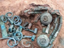 Ponad 2,5 tys. lat liczy skarb z brązu odkryty pod Toruniem (GALERIA) skarb z epoki brązu