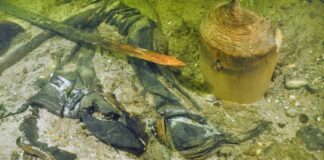 Litwa. Średniowieczny rycerz z uzbrojeniem odkryty na dnie jeziora (GALERIA)