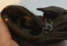 Znalazł wykrywaczem saszetkę pełną biżuterii! saszetka ze złotem znaleziona wykrywaczem