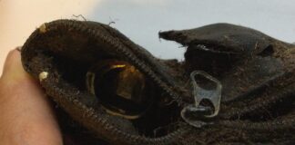 Znalazł wykrywaczem saszetkę pełną biżuterii! saszetka ze złotem znaleziona wykrywaczem