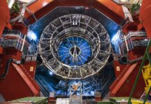 ALICJA w Wielkim Zderzaczu Hadronów nasłuchuje rozmowy dziwnej materii eksperyment Alice Alicja Wielki Zderzacz Hadronów LHC CERN