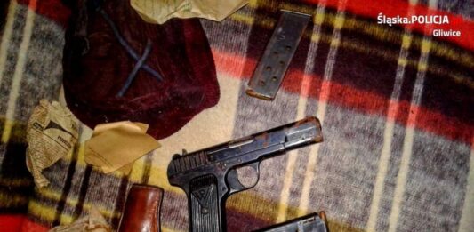 Znalazła broń w tapczanie i oddała policji, to już drugi taki przypadek w tym tygodniu! pistolet TT znaleziony w Gliwicach