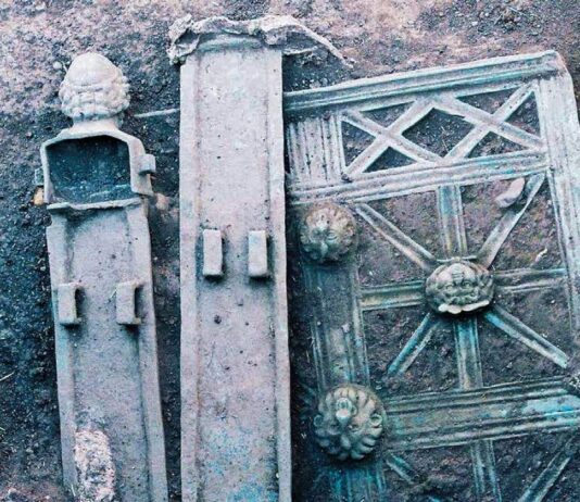 Niezwykły artefakt odkryty w Serbii – ozdobna rzymska brama z brązu (GALERIA) rzymskie ogrodzenie z brązu