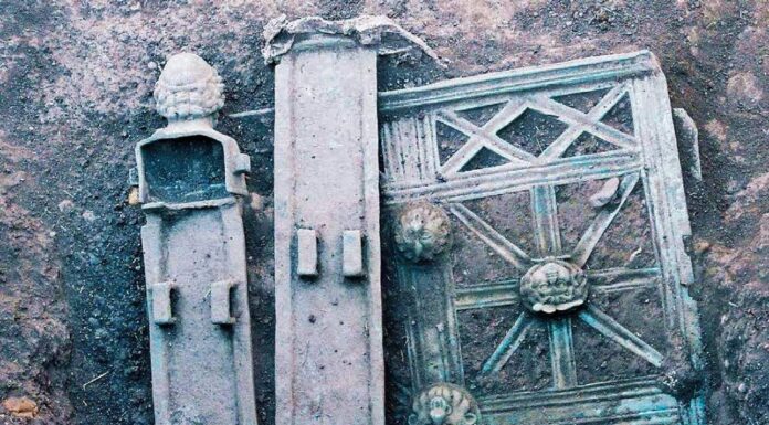 Niezwykły artefakt odkryty w Serbii – ozdobna rzymska brama z brązu (GALERIA) rzymskie ogrodzenie z brązu