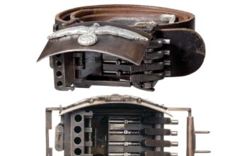 Niemiecki gadżet z okresu IIWŚ którego nie powstydziłby się sam James Bond! niemiecka klamra pistolet