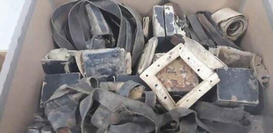 Depozyt z warszawskiego getta potajemnie wywieziony do Izraela – WKZ zawiadomił policję! tefiliny filakterie tora