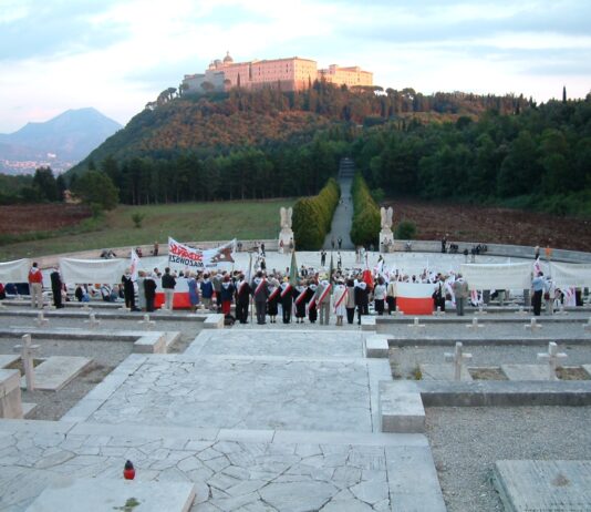 Osuwisko i nadmiar wody zagraża murowi na Monte Cassino Cmentarz na Monte Cassino