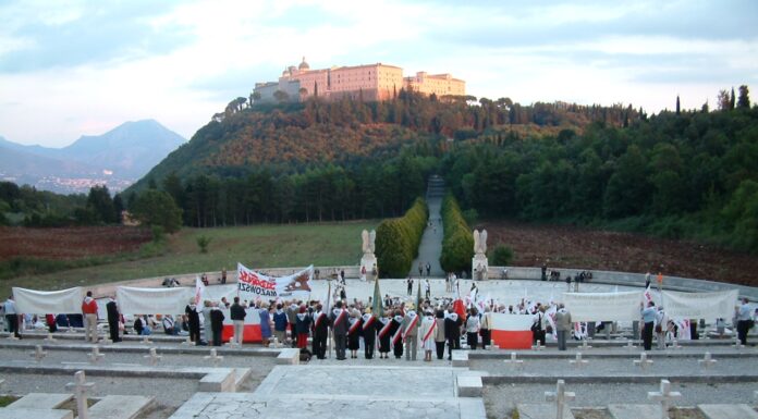 Osuwisko i nadmiar wody zagraża murowi na Monte Cassino Cmentarz na Monte Cassino
