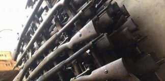 Poszukiwacze militariów staną przed sądem – znaleziono u nich w sumie 77 szt. broni