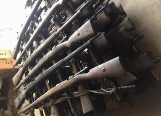 Poszukiwacze militariów staną przed sądem – znaleziono u nich w sumie 77 szt. broni