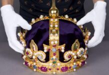 Poszukiwacz odnalazł element zaginionej korony króla Henryka VIII (GALERIA)