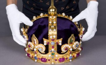 Poszukiwacz odnalazł element zaginionej korony króla Henryka VIII (GALERIA)