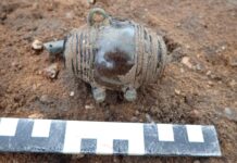 Uniwersytet Cambridge. Średniowieczny cmentarz odkryty pod akademikami! rzymskie szkło