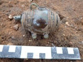 Uniwersytet Cambridge. Średniowieczny cmentarz odkryty pod akademikami! rzymskie szkło