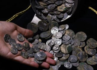 W sumie ponad 600 srebrnych rzymskich monet odkryto w Turcji (GALERIA) srebrne rzymskie denary