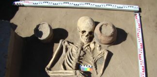 Smartfon sprzed ponad 2000 lat? – Nie, to tylko bardzo rzadka klamra Szkielet młodej kobiety