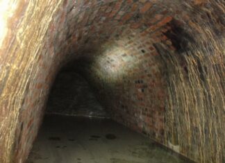 Średniowieczny tunel odkryty pod zamkiem w Szczecinie tunel Zamek Książąt Pomorskich