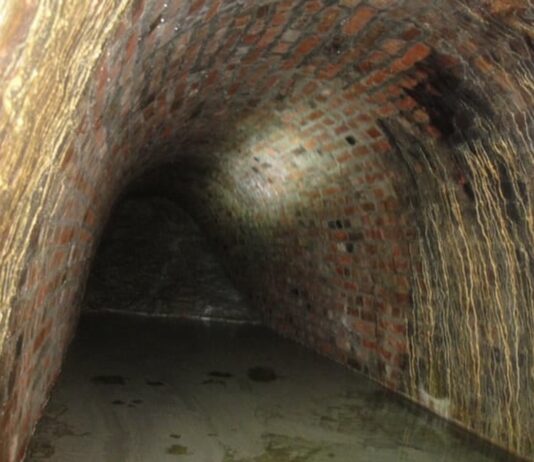 Średniowieczny tunel odkryty pod zamkiem w Szczecinie tunel Zamek Książąt Pomorskich