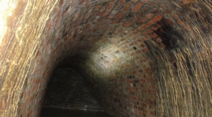 Średniowieczny tunel odkryty pod zamkiem w Szczecinie tunel Zamek Książąt Pomorskich