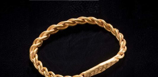 Biżuteria wikingów odkryta na Wyspie Man – ma ponad 1000 lat! złota bransoleta wikingów