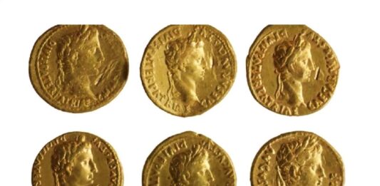 Para w 3 lata odkryła 9 złotych rzymskich monet – teraz uznano je za skarb! Złote rzymskie monety aureusy
