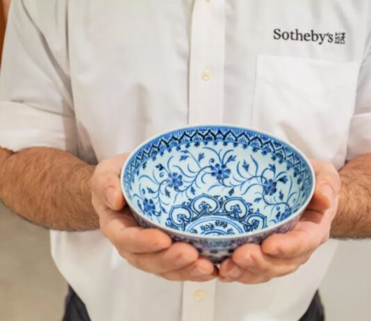 Kupił rzadki chiński artefakt z XV wieku za 35$ – teraz sprzedał za ponad 700 000$ Chinska porcelana XV wiek