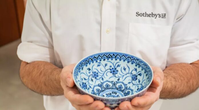 Kupił rzadki chiński artefakt z XV wieku za 35$ – teraz sprzedał za ponad 700 000$ Chinska porcelana XV wiek