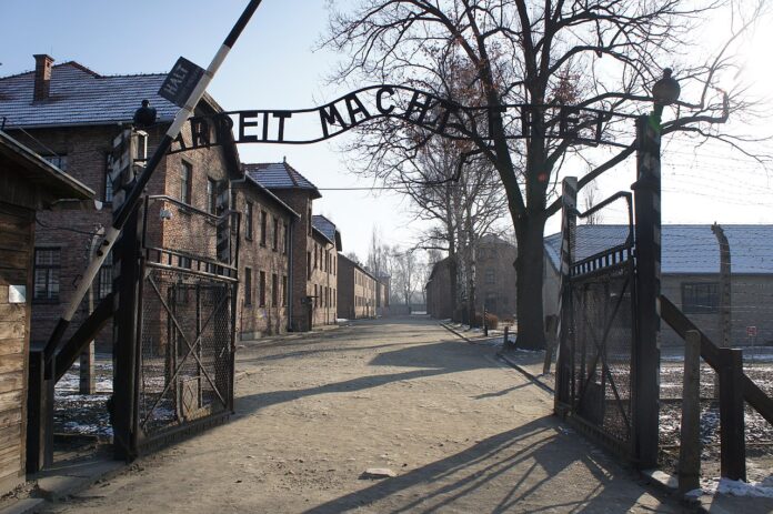 Brama niemieckiego obozu KL Auschwitz